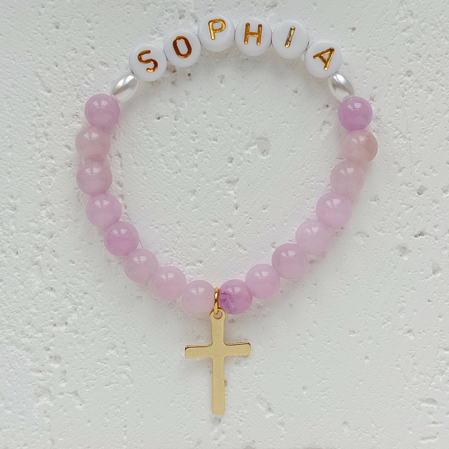 Natursteinarmband personalisiert mit Kreuz