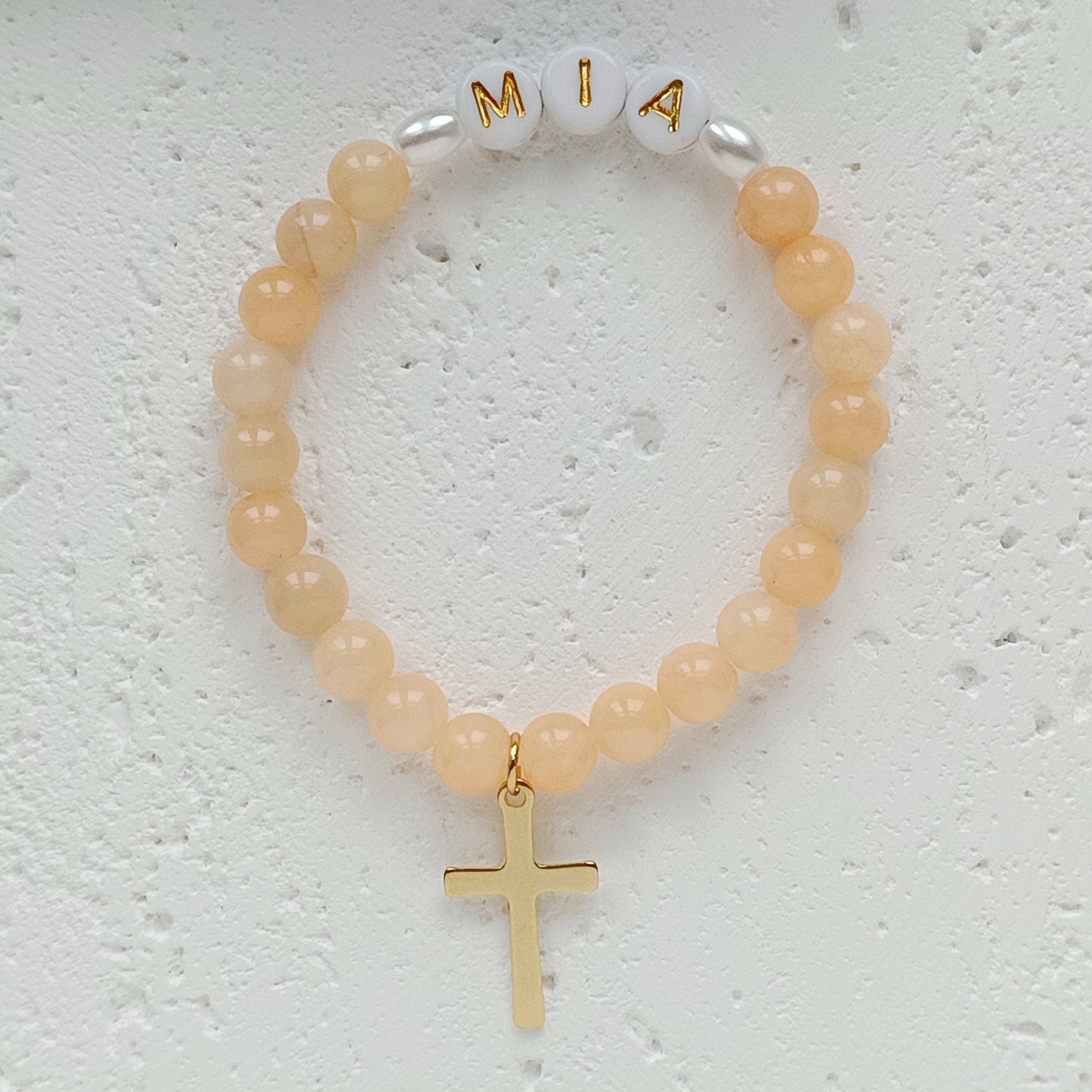 Natursteinarmband personalisiert mit Kreuz