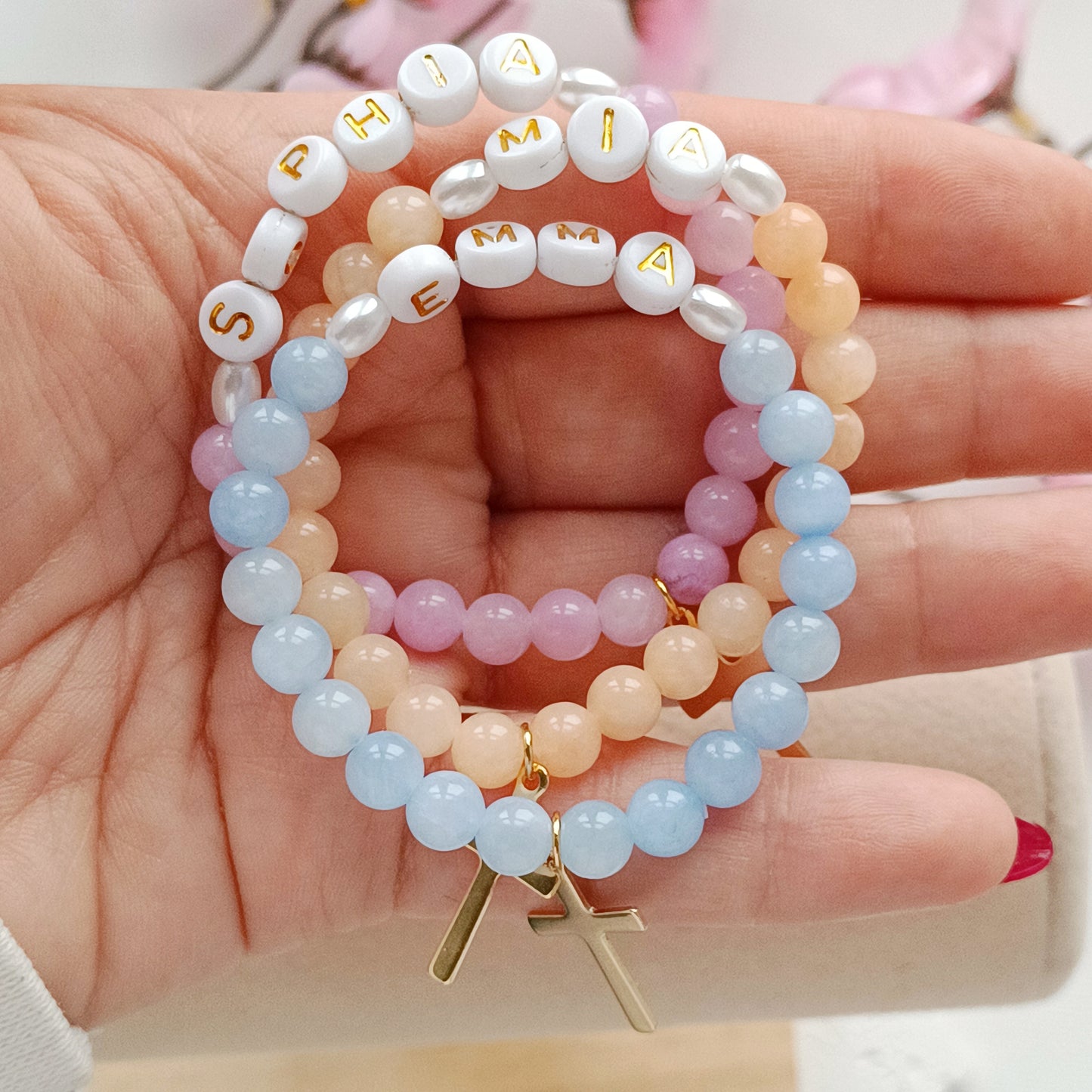 Natursteinarmband personalisiert mit Kreuz