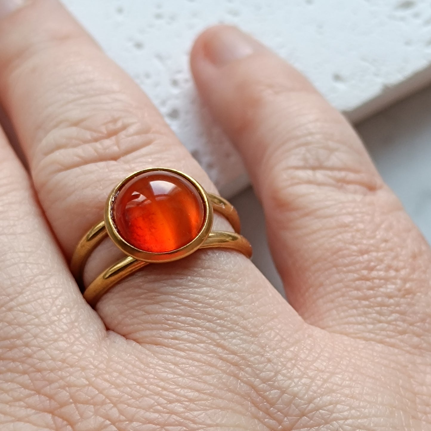 Ring Edelstein rund
