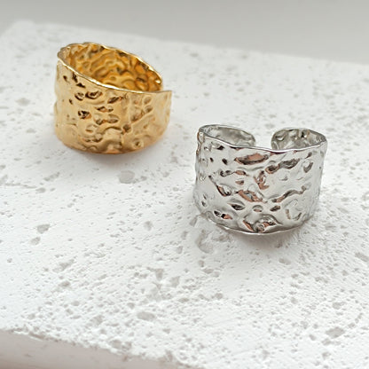 Ring breit gehämmert