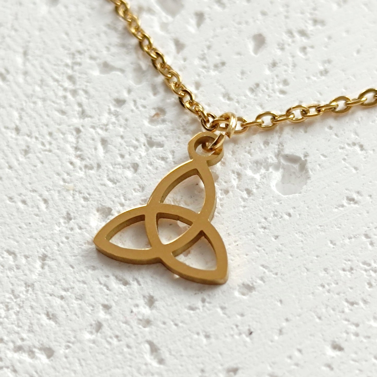 Halskette Trinity Knoten